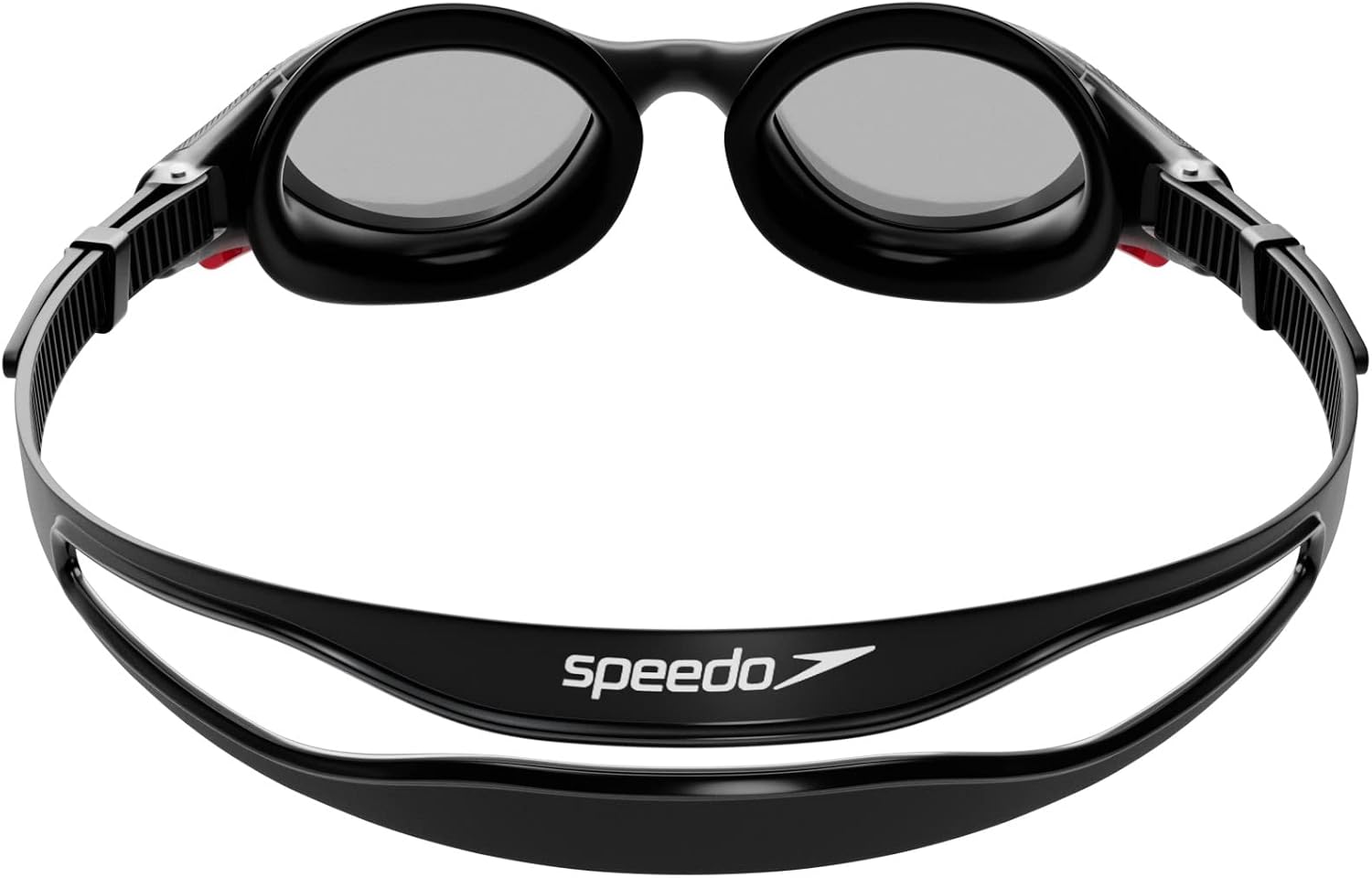 Particolare del pulsante di regolazione rapida brevettato sul cinturino degli occhialini da nuoto Speedo.