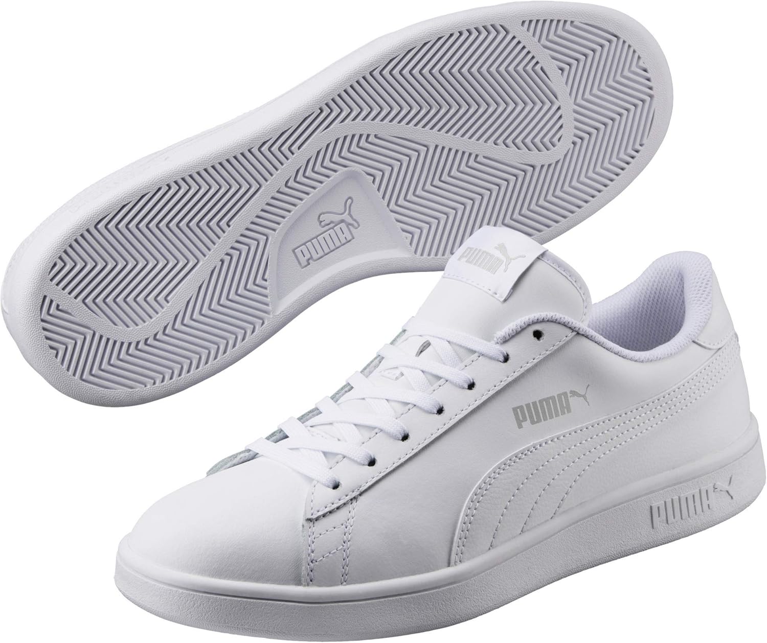 Suola in gomma antiscivolo delle sneaker Puma Smash V2 L, dettaglio del pattern per massima aderenza.