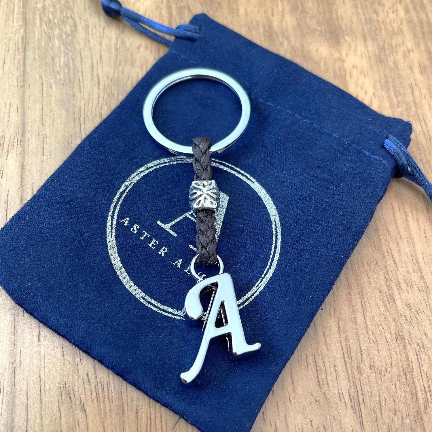ASTER ALHELÍ Portachiavi in Pelle Personalizzato con Iniziali - Lettere e Perline in zama placcate in Argento - Portachiavi da Uomo o…