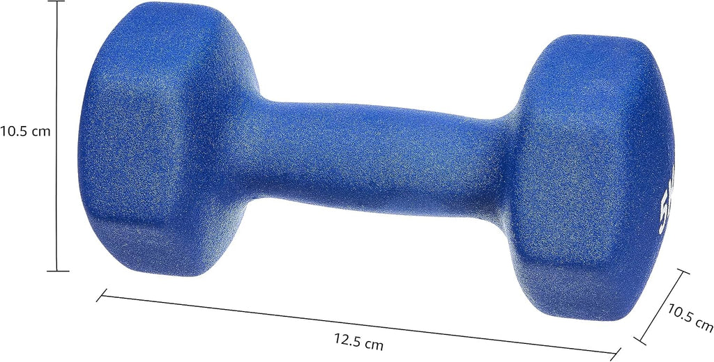 Uomo che esegue un esercizio per i bicipiti utilizzando il manubrio in neoprene per home fitness.