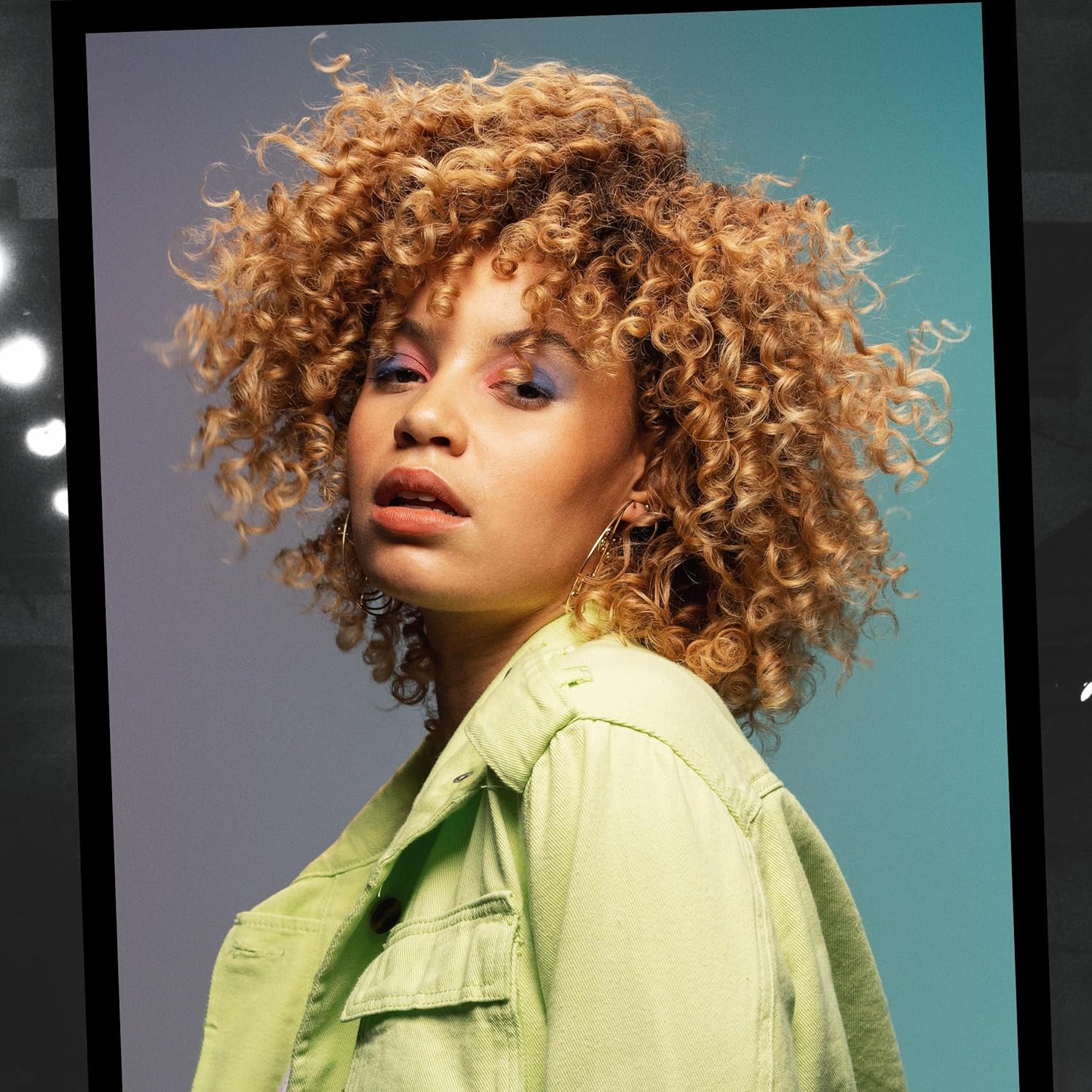 Definire e controllare i capelli ricci con il Catwalk di TIGI Curls Rock Amplifier 150ml